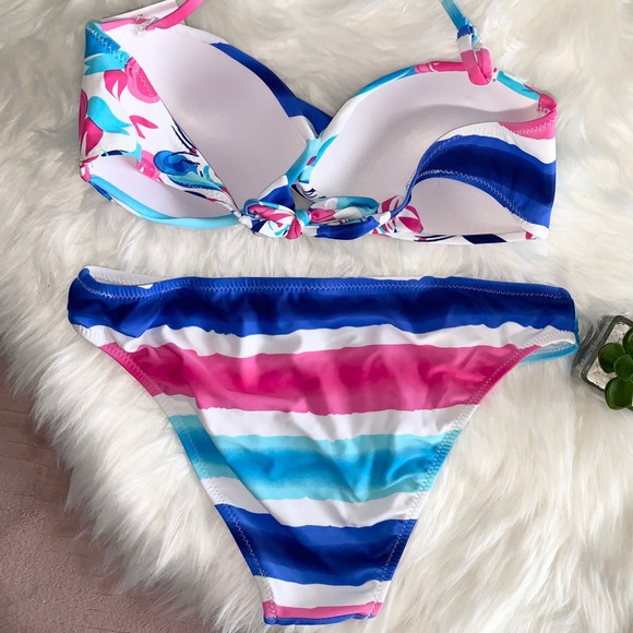 2- Piece Bikini Watercolor Twist - Picture 2 of 7
